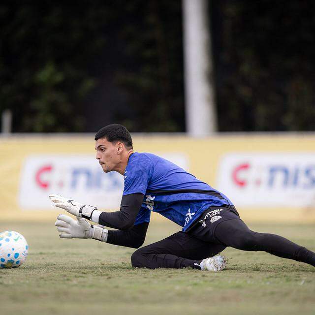 Gabriel Brazão trabalha no treino de quinta, no CT Rei Pelé, visando o jogo contra o Fluminense
