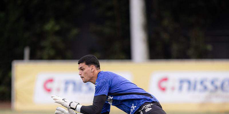 Gabriel Brazão trabalha no treino de quinta, no CT Rei Pelé, visando o jogo contra o Fluminense