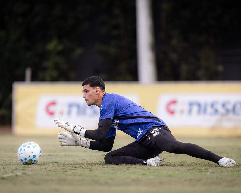 Gabriel Brazão trabalha no treino de quinta, no CT Rei Pelé, visando o jogo contra o Fluminense