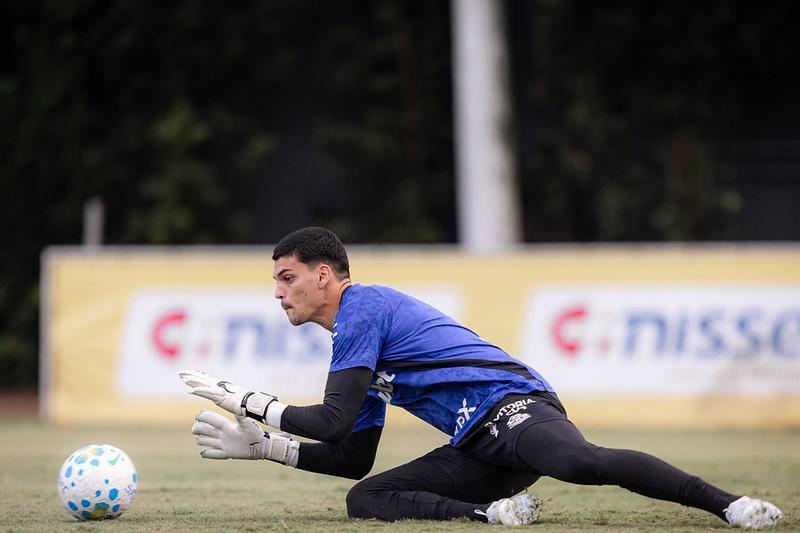 Gabriel Brazão trabalha no treino de quinta, no CT Rei Pelé, visando o jogo contra o Fluminense