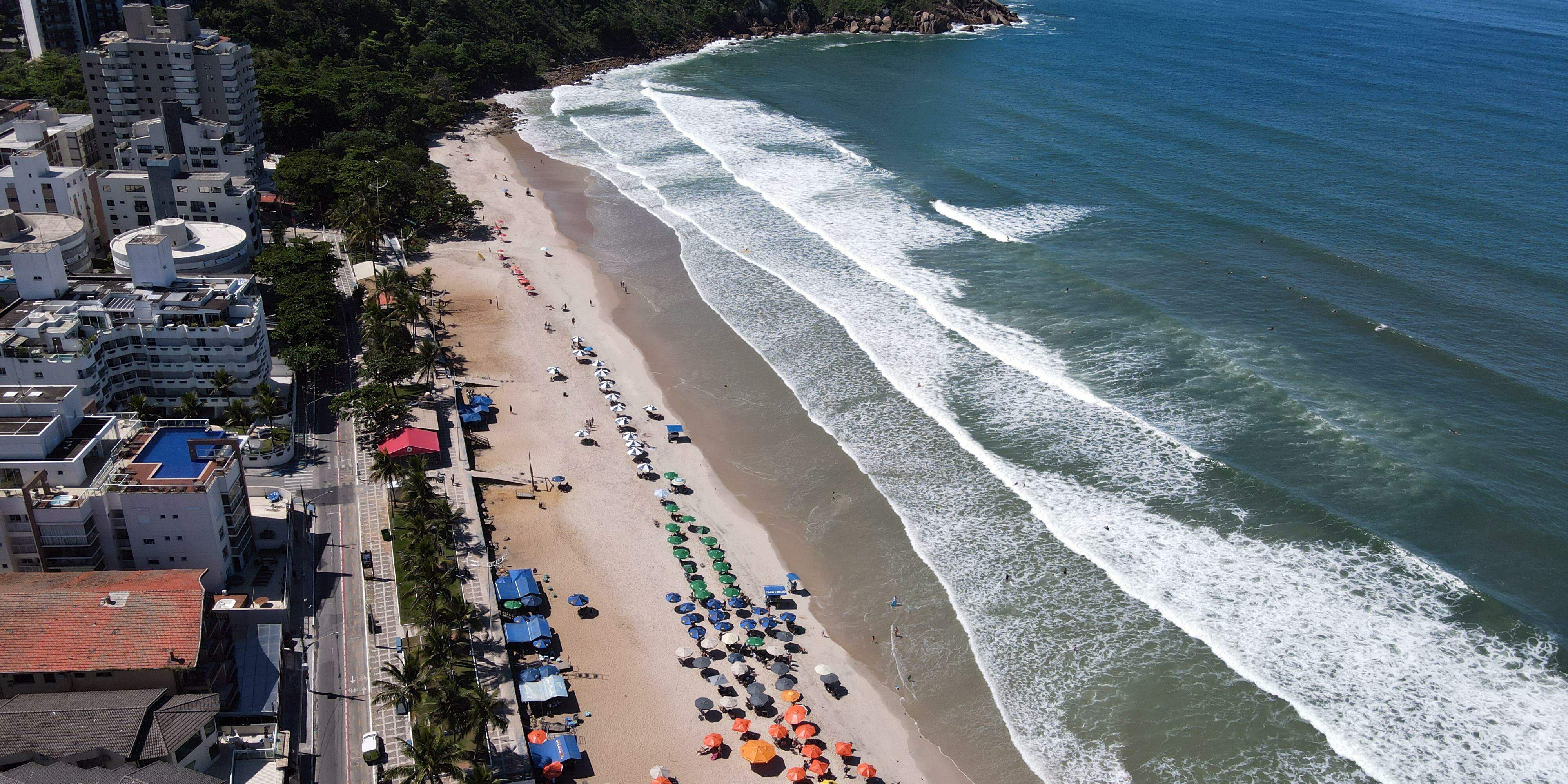 A Praia do Tombo, em Guarujá, é a única do Estado de São Paulo a possuir o selo Bandeira Azul e é a mais certificada da América do Sul, com 16 certificações consecutivas