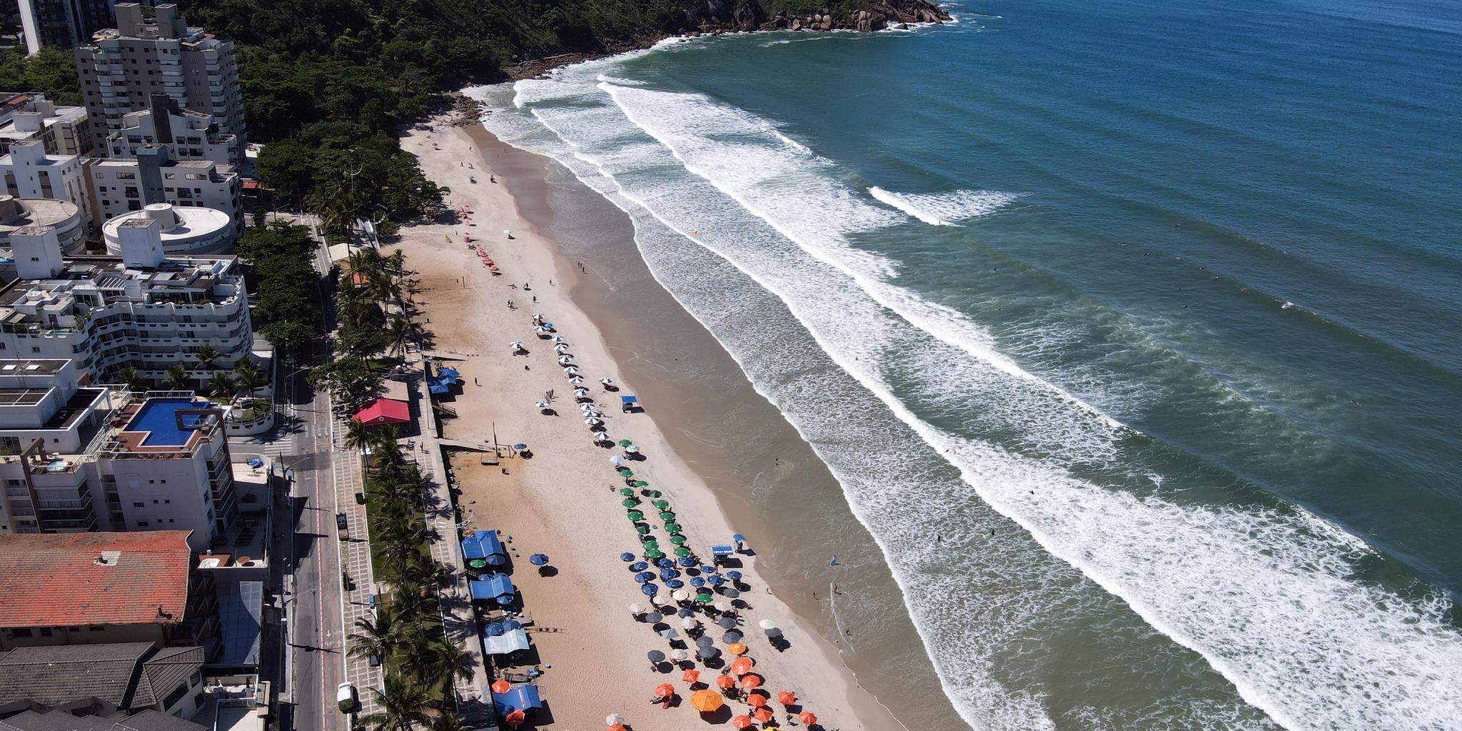 A Praia do Tombo, em Guarujá, é a única do Estado de São Paulo a possuir o selo Bandeira Azul e é a mais certificada da América do Sul, com 16 certificações consecutivas
