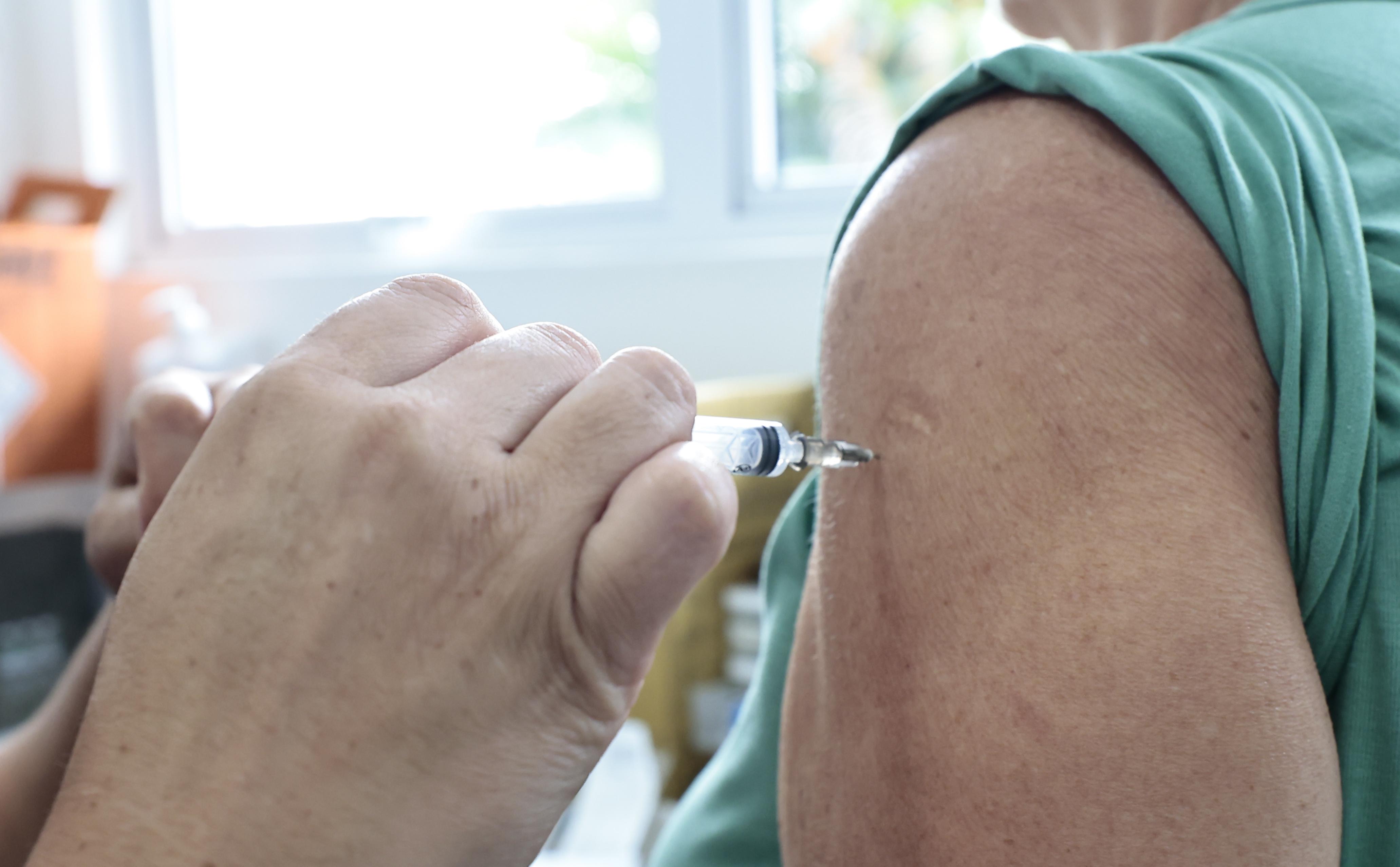 Além do público já permitido, trabalhadores da saúde e pessoas com comorbidades podem ser imunizadas