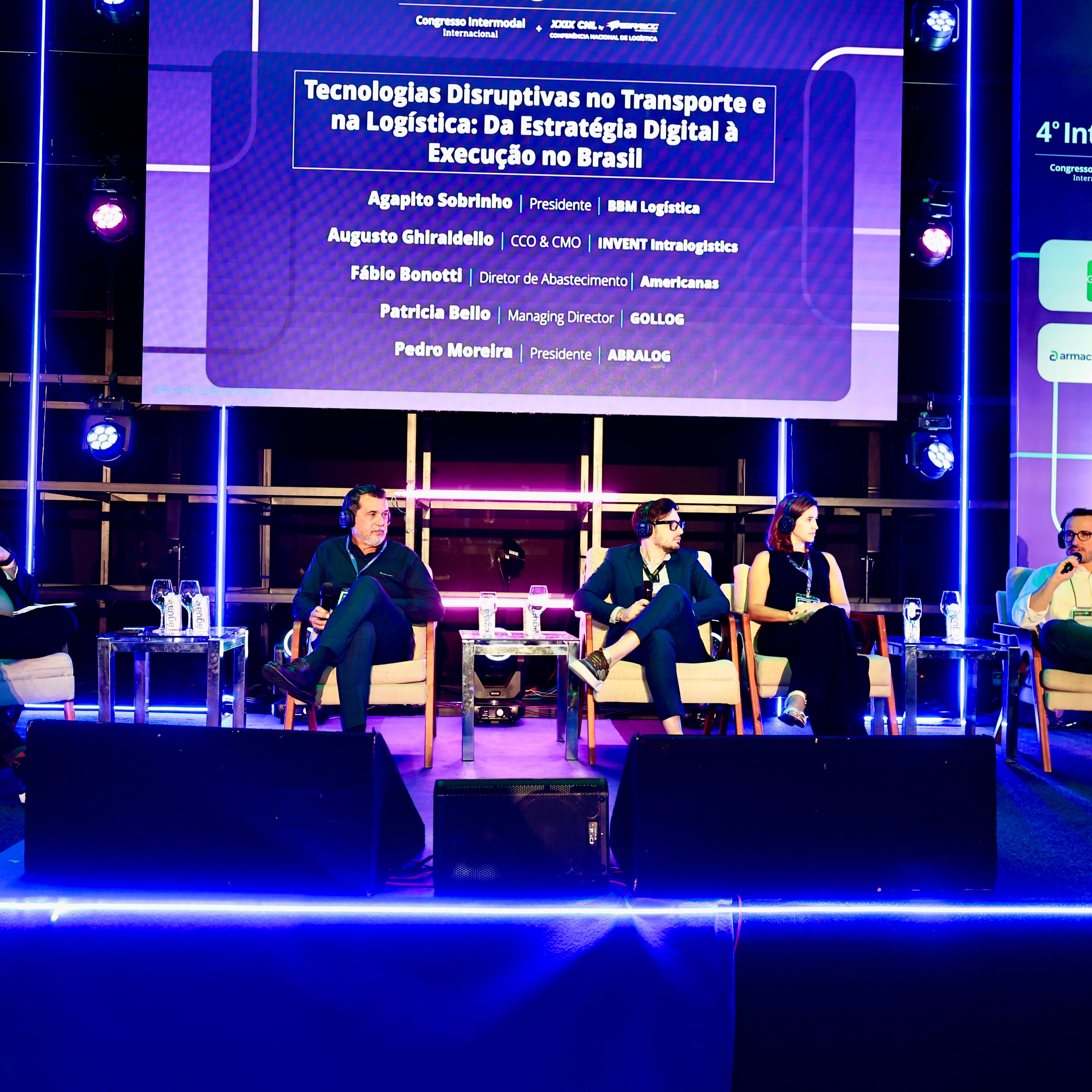 Painel abordou os desafios impostos pelo avanço tecnológico, comparando o que já existe hoje, aplicado ao setor logístico, com as possibilidades do que virá em futuro próximo