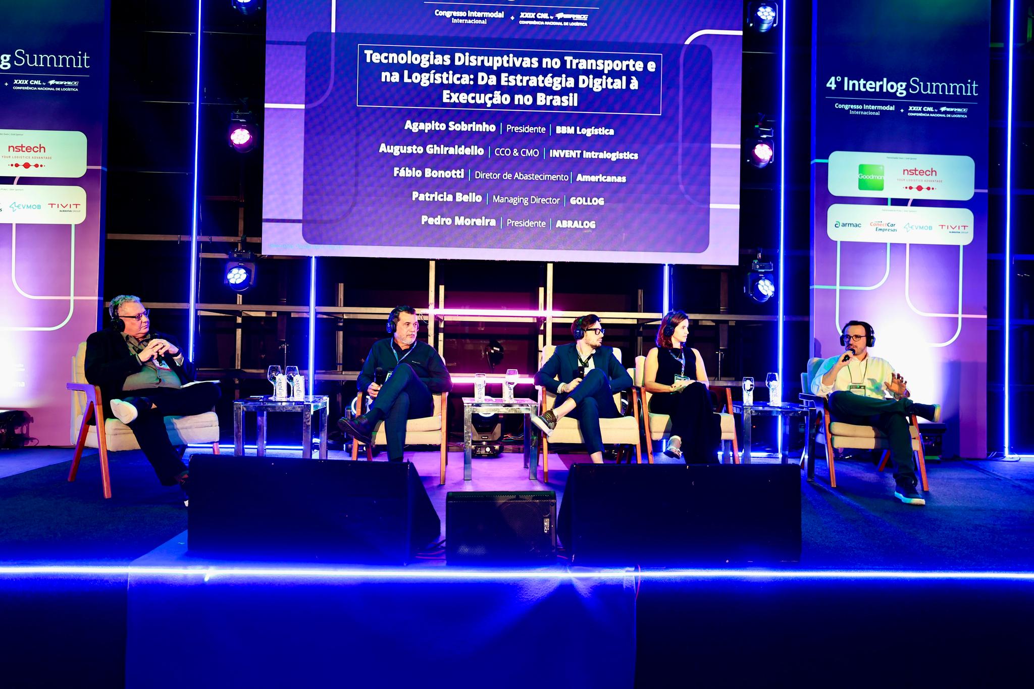 Painel abordou os desafios impostos pelo avanço tecnológico, comparando o que já existe hoje, aplicado ao setor logístico, com as possibilidades do que virá em futuro próximo