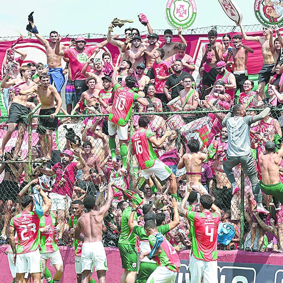 Torcedores da Portuguesa Santista vão lotar Ulrico Mursa para empurrar a equipe contra o Rio Preto