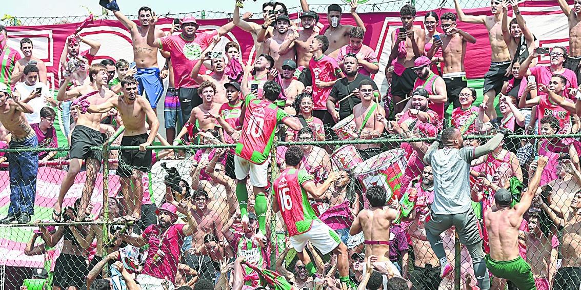 Torcedores da Portuguesa Santista vão lotar Ulrico Mursa para empurrar a equipe contra o Rio Preto