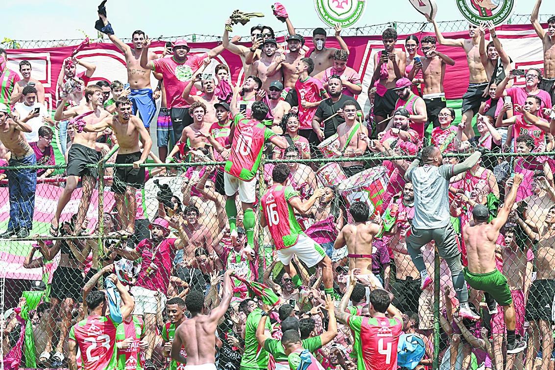 Torcedores da Portuguesa Santista vão lotar Ulrico Mursa para empurrar a equipe contra o Rio Preto