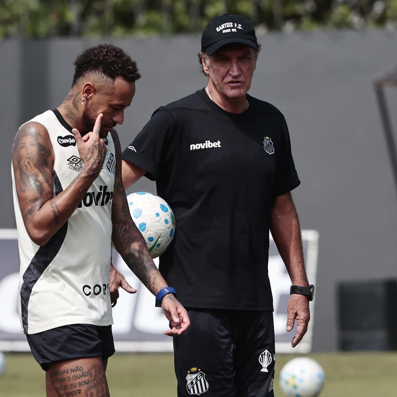 Cuca e Neymar na resenha, após o treino aberto à imprensa, nesta sexta, no CT Rei Pelé