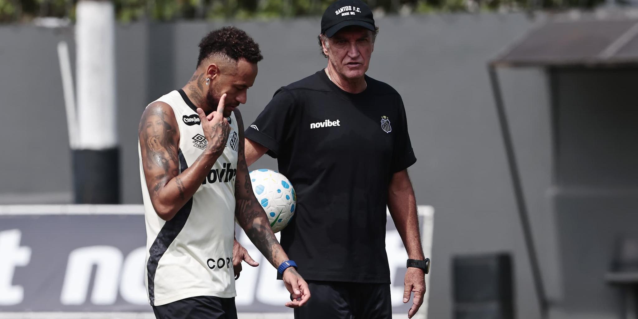 Cuca e Neymar na resenha, após o treino aberto à imprensa, nesta sexta, no CT Rei Pelé