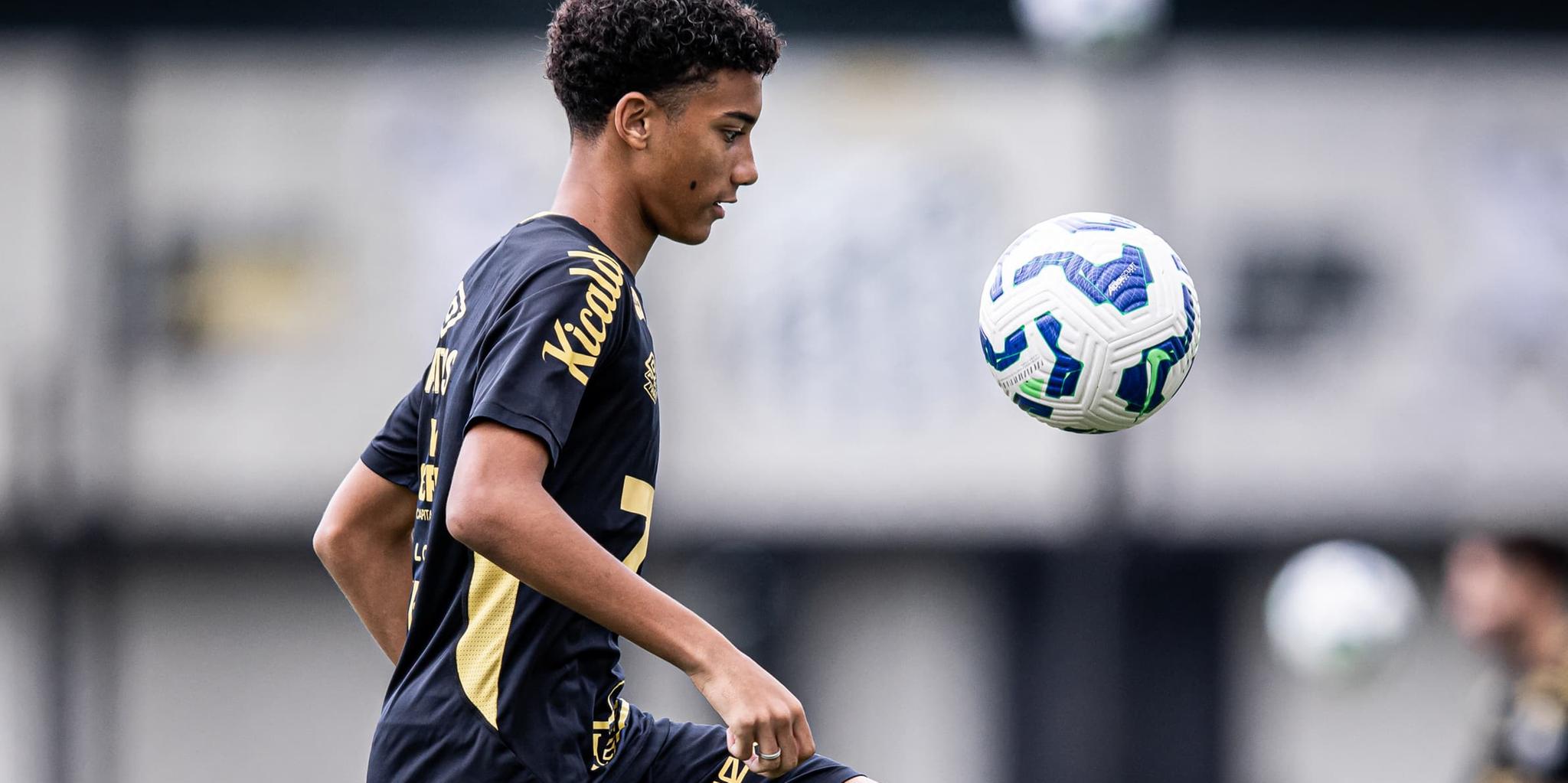 Após longa negociação, Robinho Jr. teve o contrato renovado até março de 2031