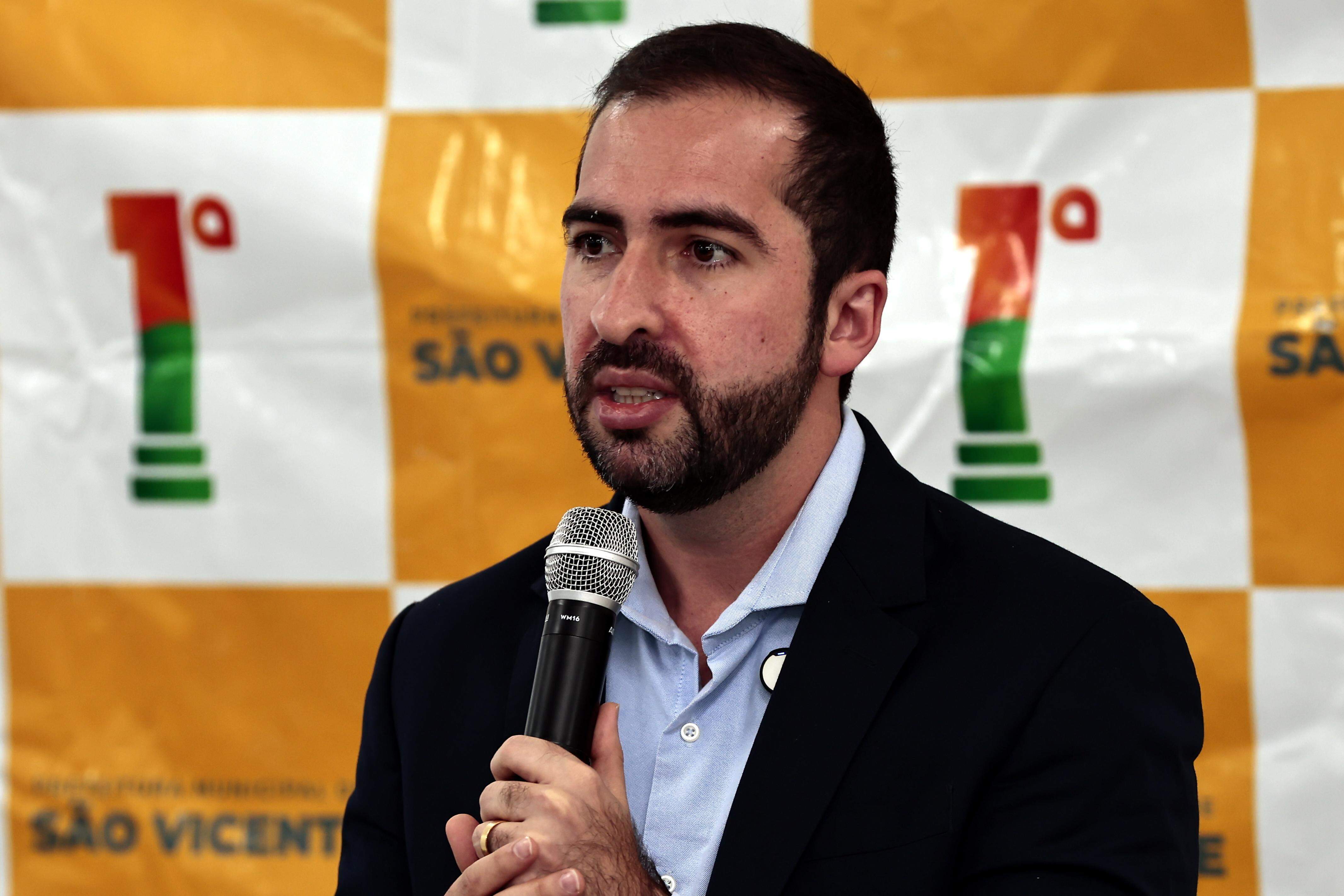 Kayo Amado busca parcerias na Alemanha e destaca futuro do VLT em São Vicente