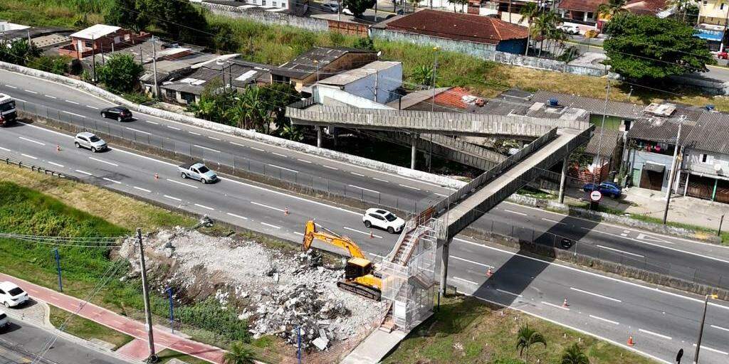A iniciativa ocorre após a Administração Municipal divulgar, em seus canais oficiais, um vídeo lamentando o início das obras nas passarelas de pedestres sem comunicação prévia ao município, apontando que os trabalhos já estavam em andamento havia alguns dias