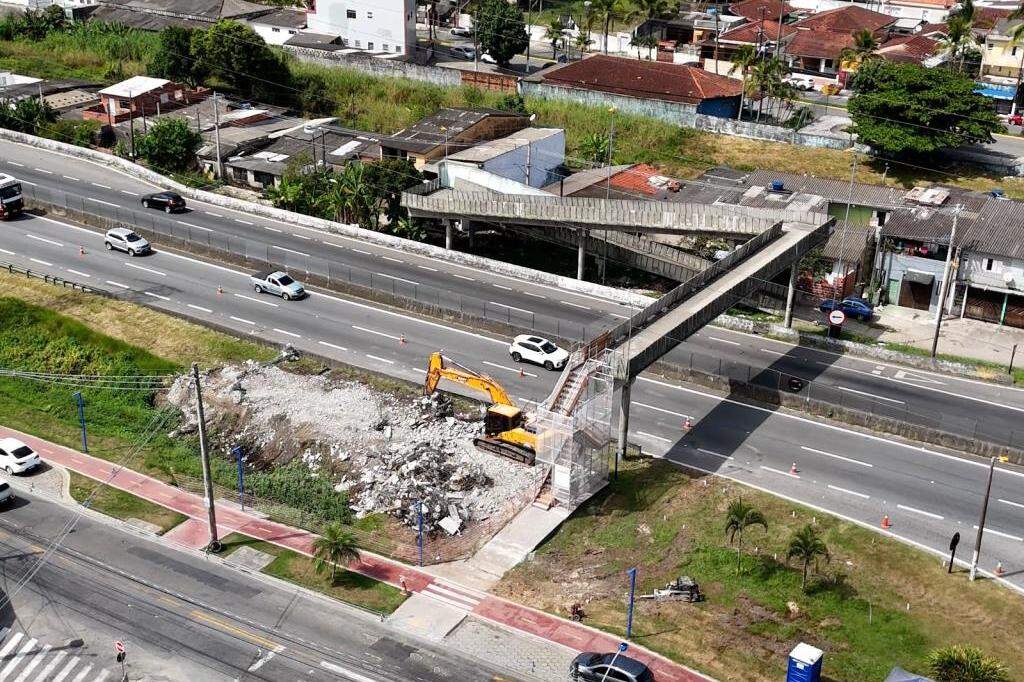 A iniciativa ocorre após a Administração Municipal divulgar, em seus canais oficiais, um vídeo lamentando o início das obras nas passarelas de pedestres sem comunicação prévia ao município, apontando que os trabalhos já estavam em andamento havia alguns dias