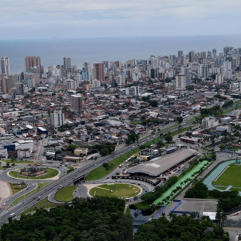 Viana: assim com em Santos, casas próximas à praia dão espaço a edifícios