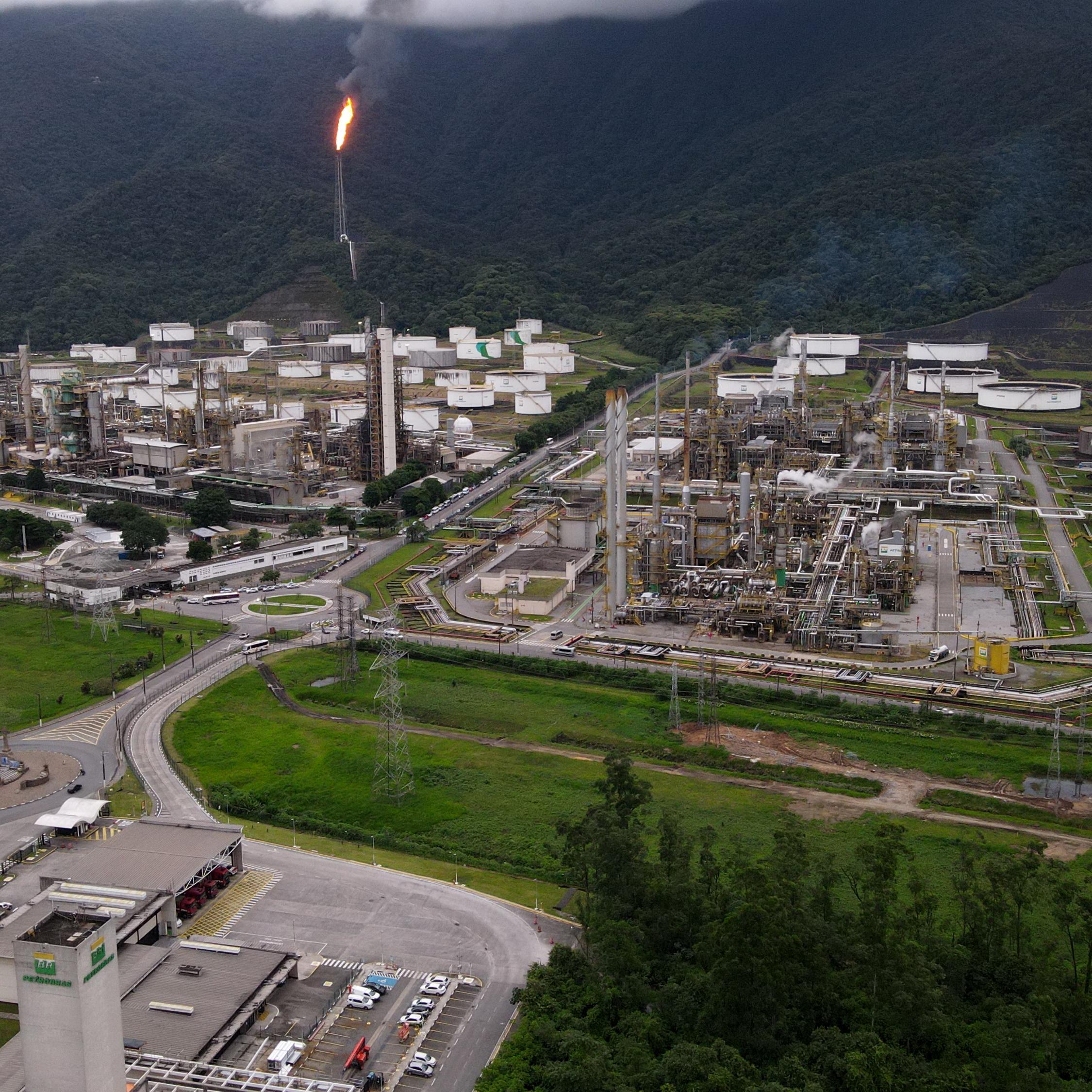 Petrobras prevê investir em transição energética na refinaria local