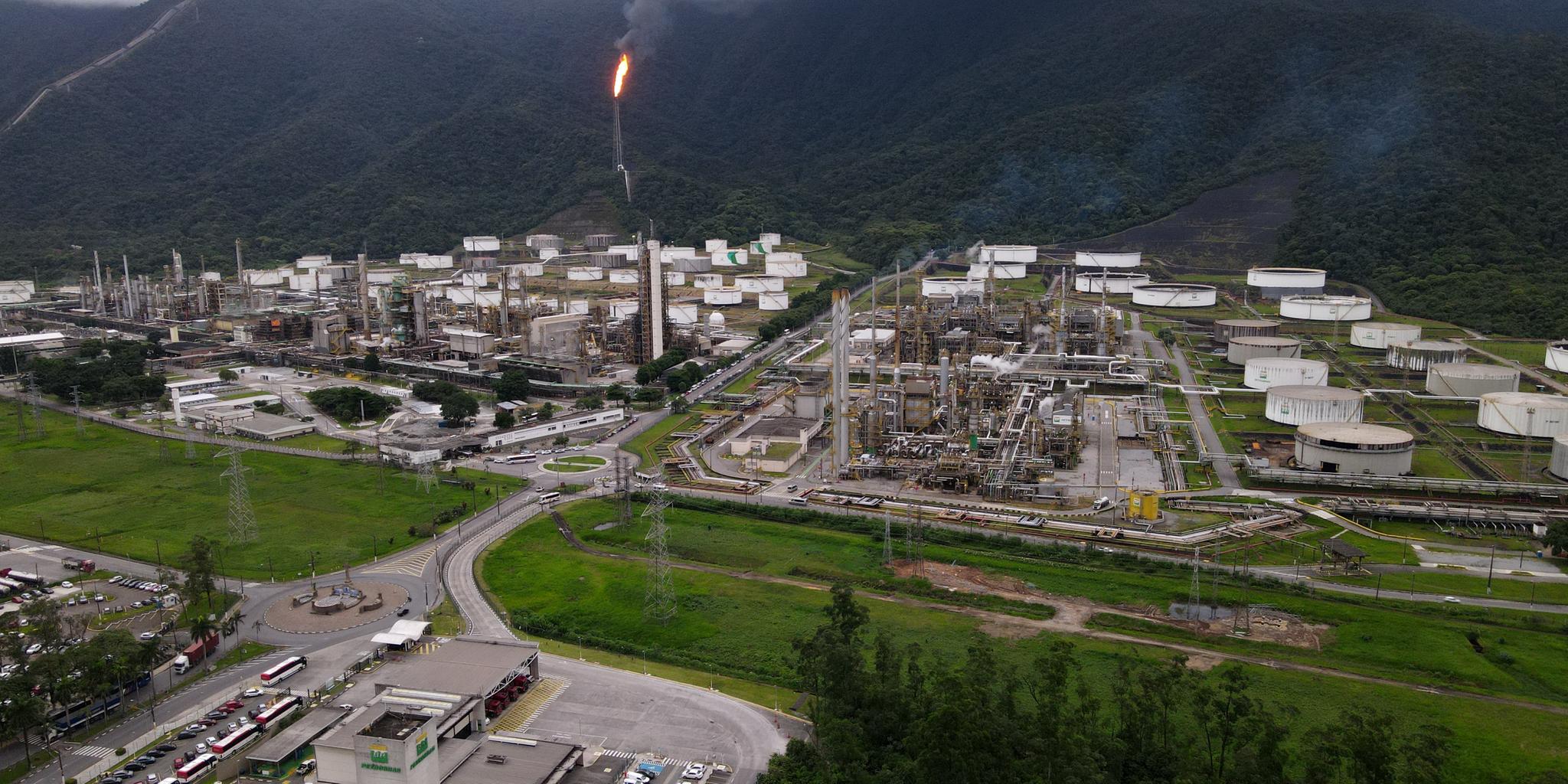 Petrobras prevê investir em transição energética na refinaria local