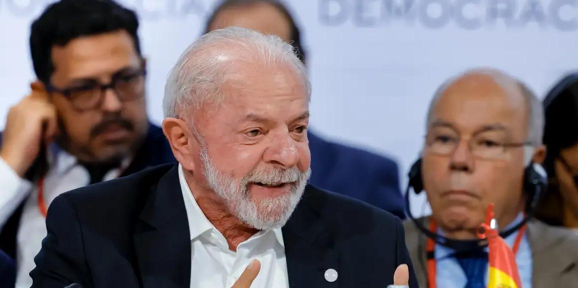 Diante de outros líderes latino-americanos e de representantes europeus, Lula afirmou que é preciso garantir progresso social para que a democracia não caia em descrédito com a população