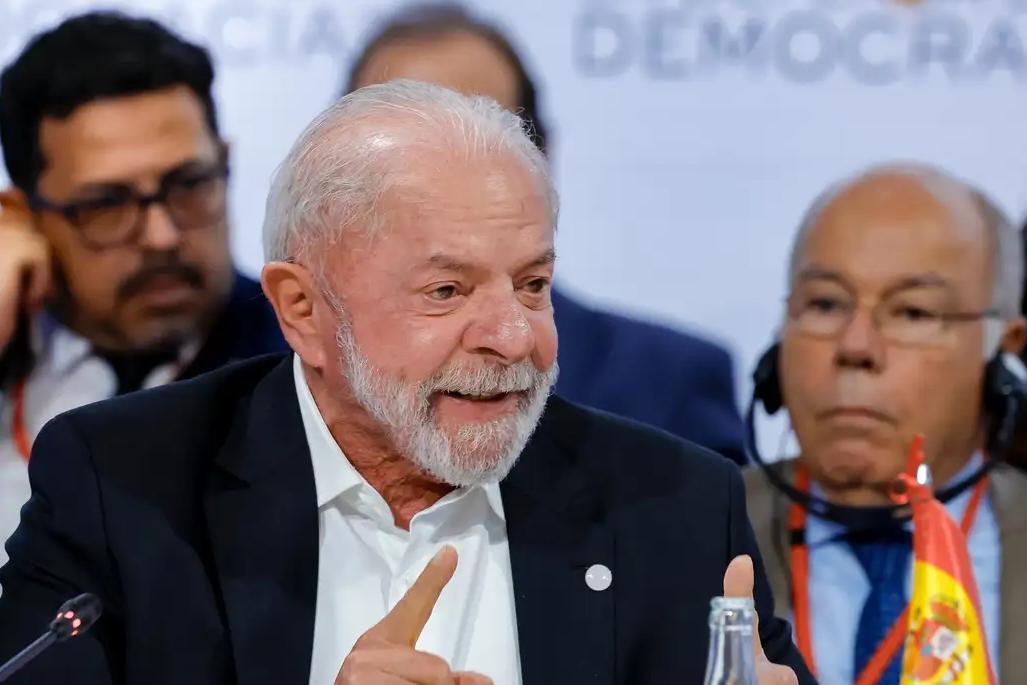 Diante de outros líderes latino-americanos e de representantes europeus, Lula afirmou que é preciso garantir progresso social para que a democracia não caia em descrédito com a população