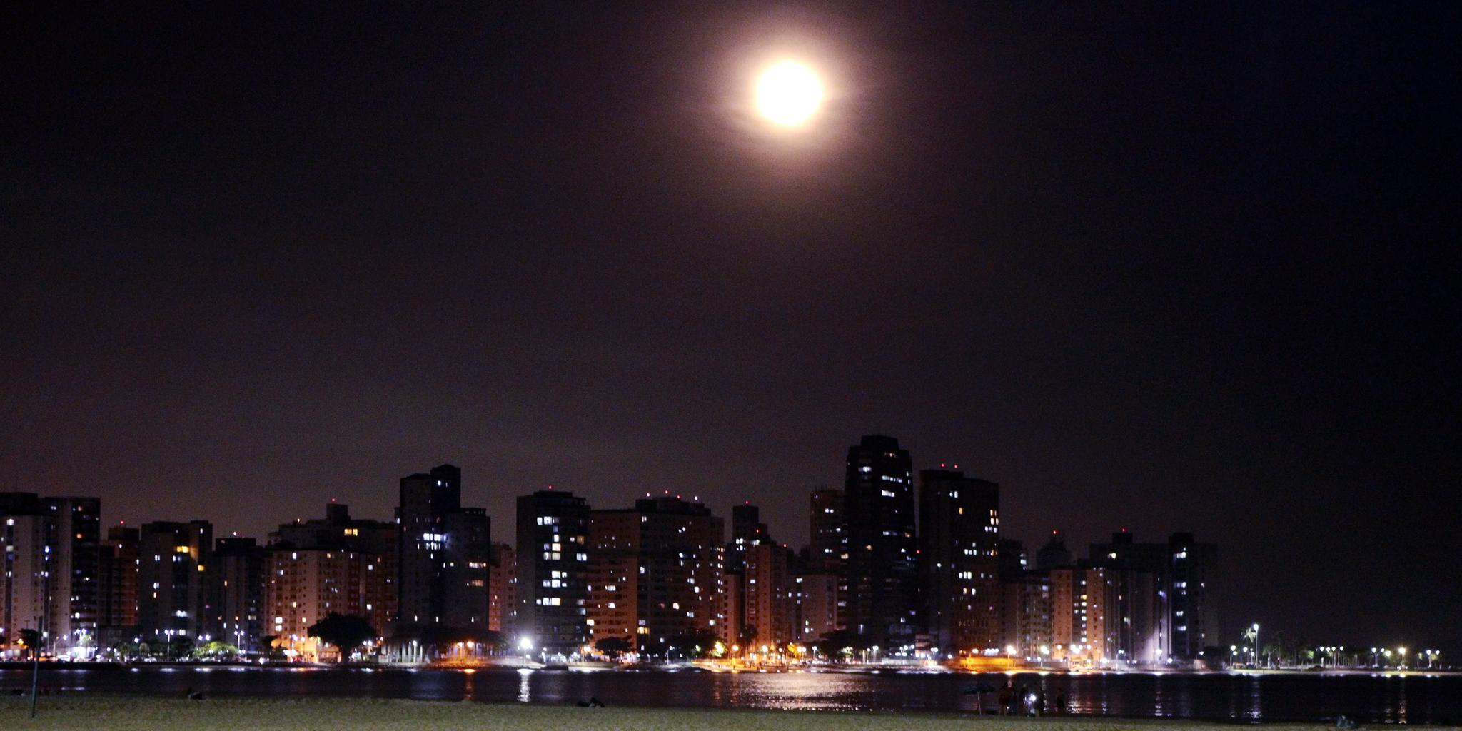 São Vicente tem 25.460 pontos de iluminação pública, e o objetivo é que sejam todos em lâmpadas LED