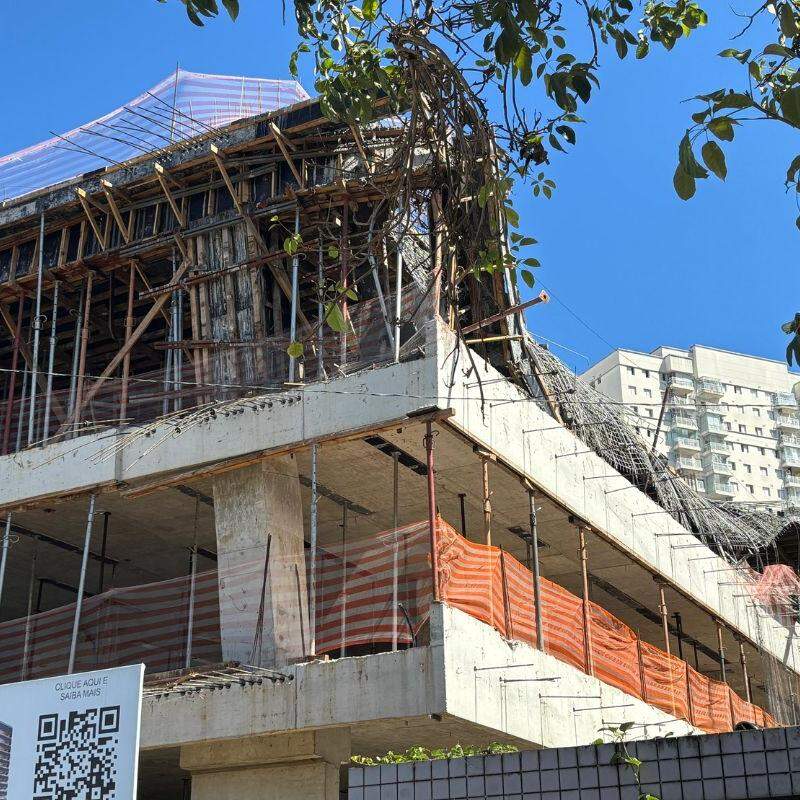 Acidente aconteceu em obra na Rua Heitor Penteado, no Marapé, em Santos