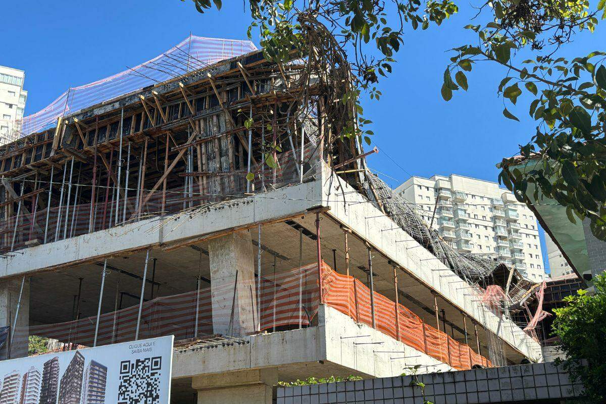 Acidente aconteceu em obra na Rua Heitor Penteado, no Marapé, em Santos