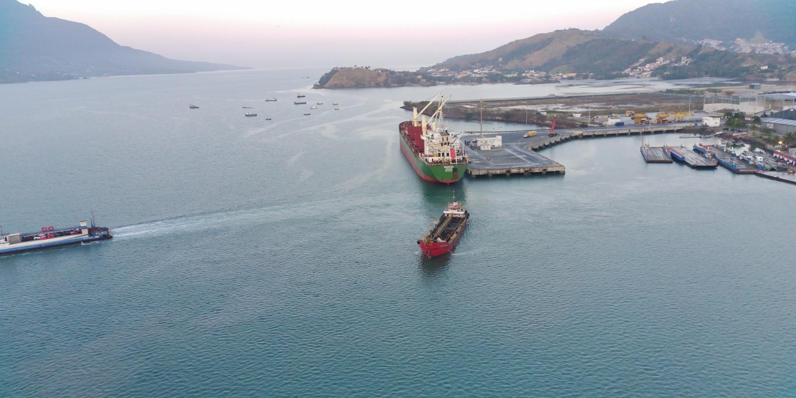 Natural channel depth, reaching up to 42 meters in some sections, allows the operation of larger vessels