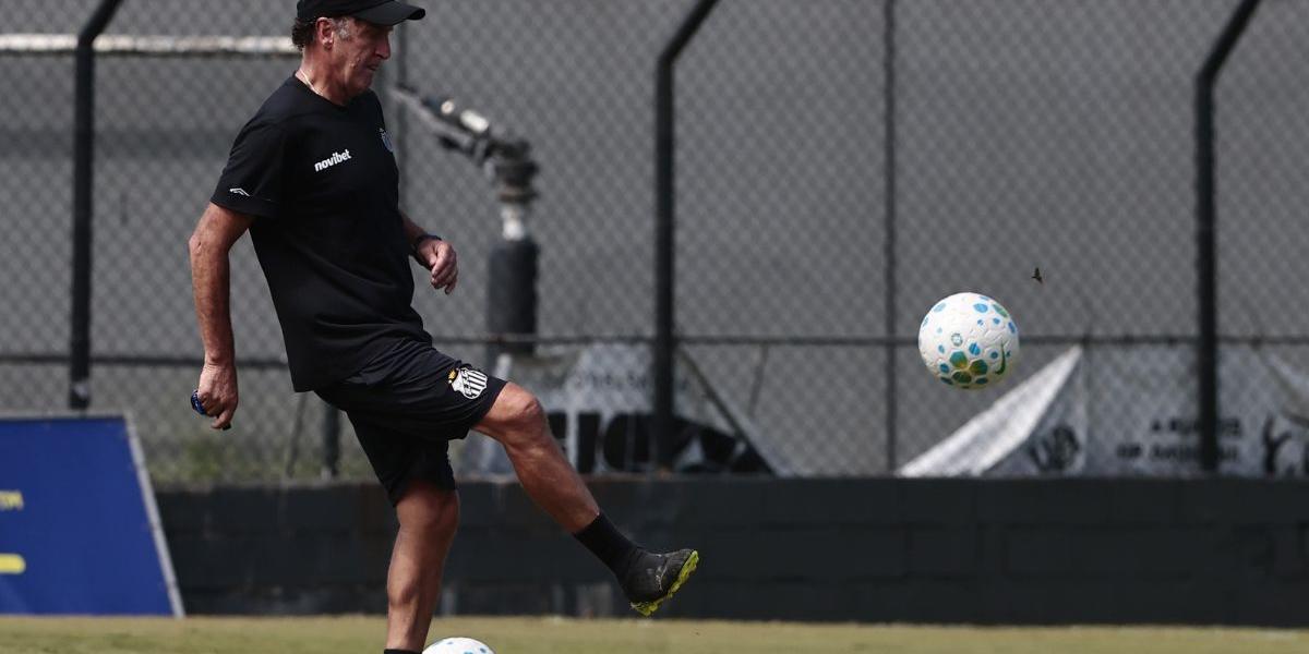 Cuca volta ao banco do Santos após cumprir suspensão no Brasileirão