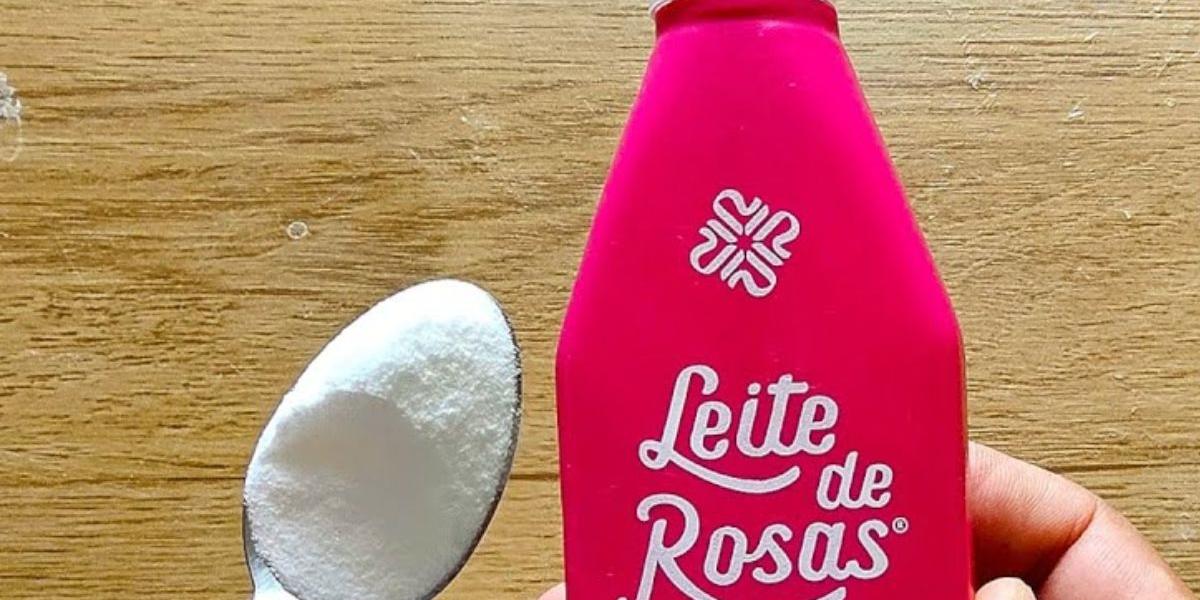 Mistura de leite de rosas e bicarbonato ajudam a clarear as axilas