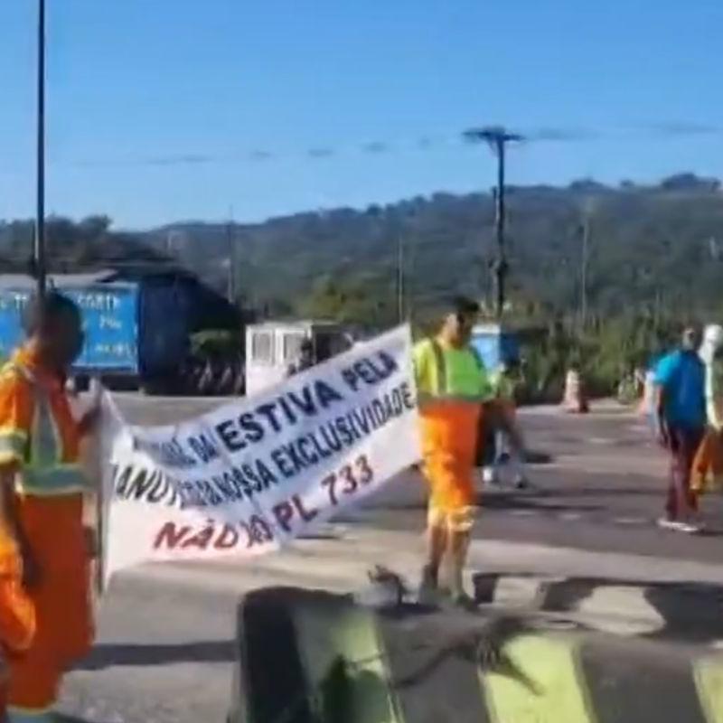 Passeata aconteceu no período da manhã pela Avenida Perimetral em um trecho de 5 quilômetros e, depois, próximo ao cais do Saboó