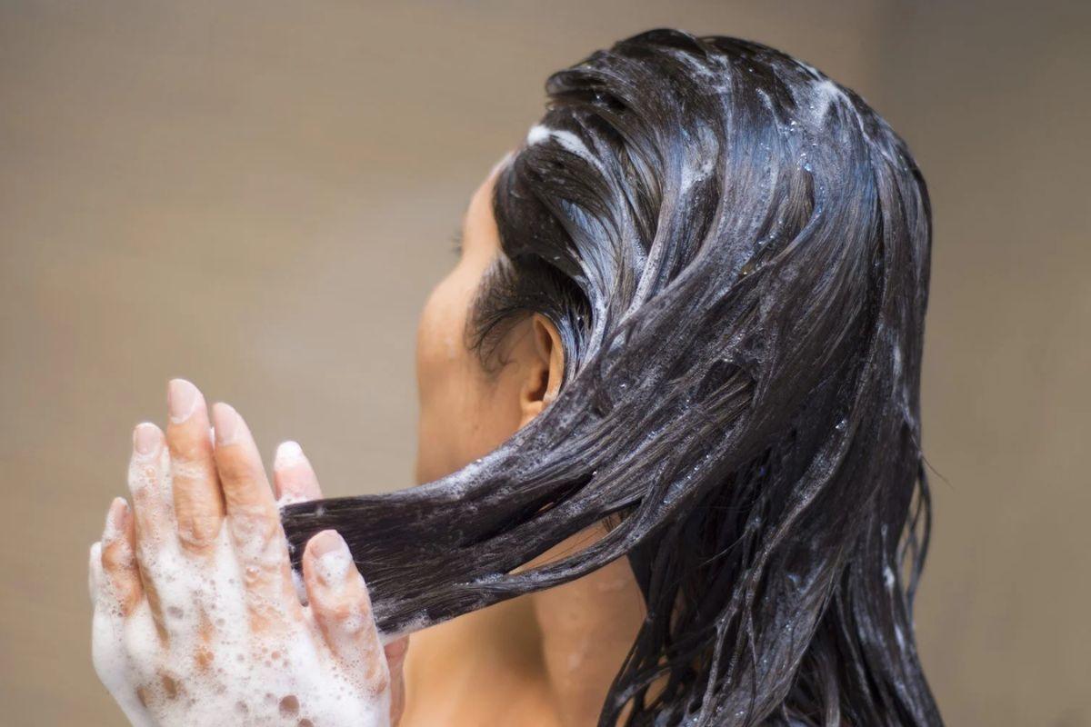 Técnica consiste em lavar o cabelo com condicionador