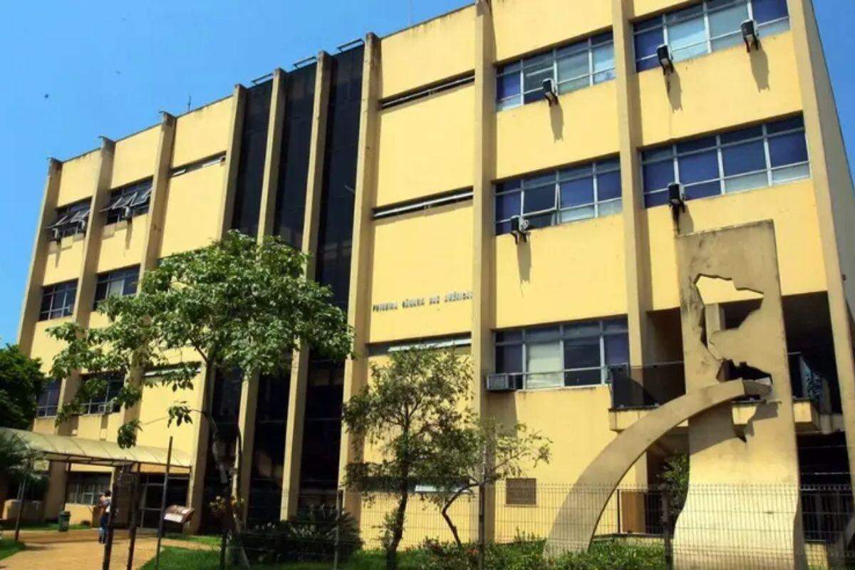 Vereador propõe projeto de lei para zerar buracos de rua em São Vicente, no litoral de São Paulo