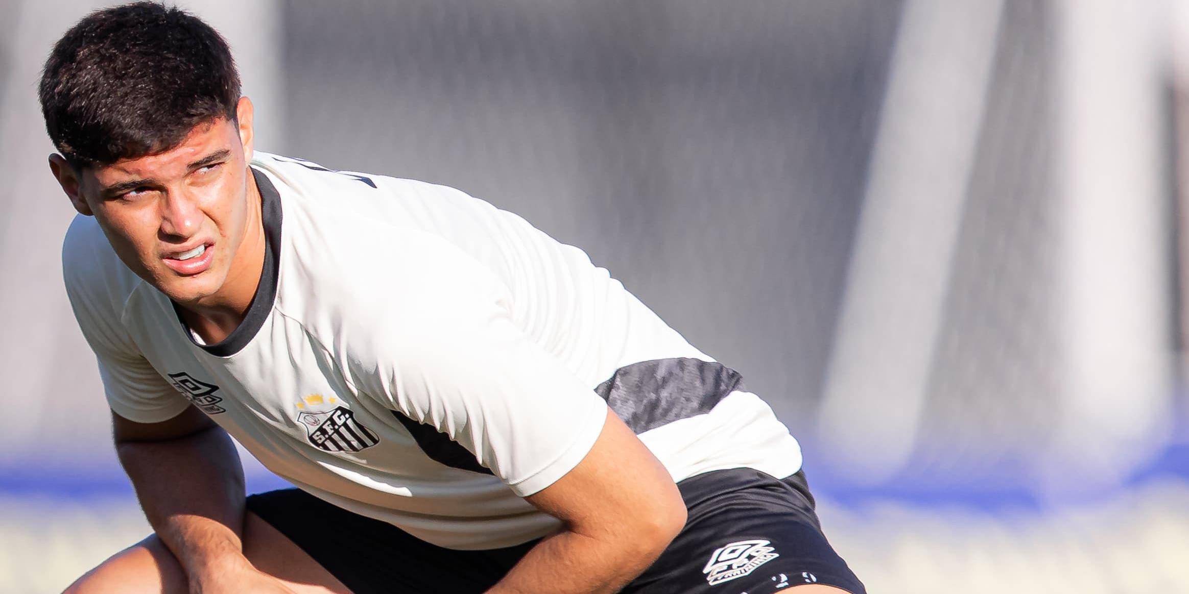 O volante Samuel Pierri, destaque da equipe sub-20, foi integrado ao elenco profissional