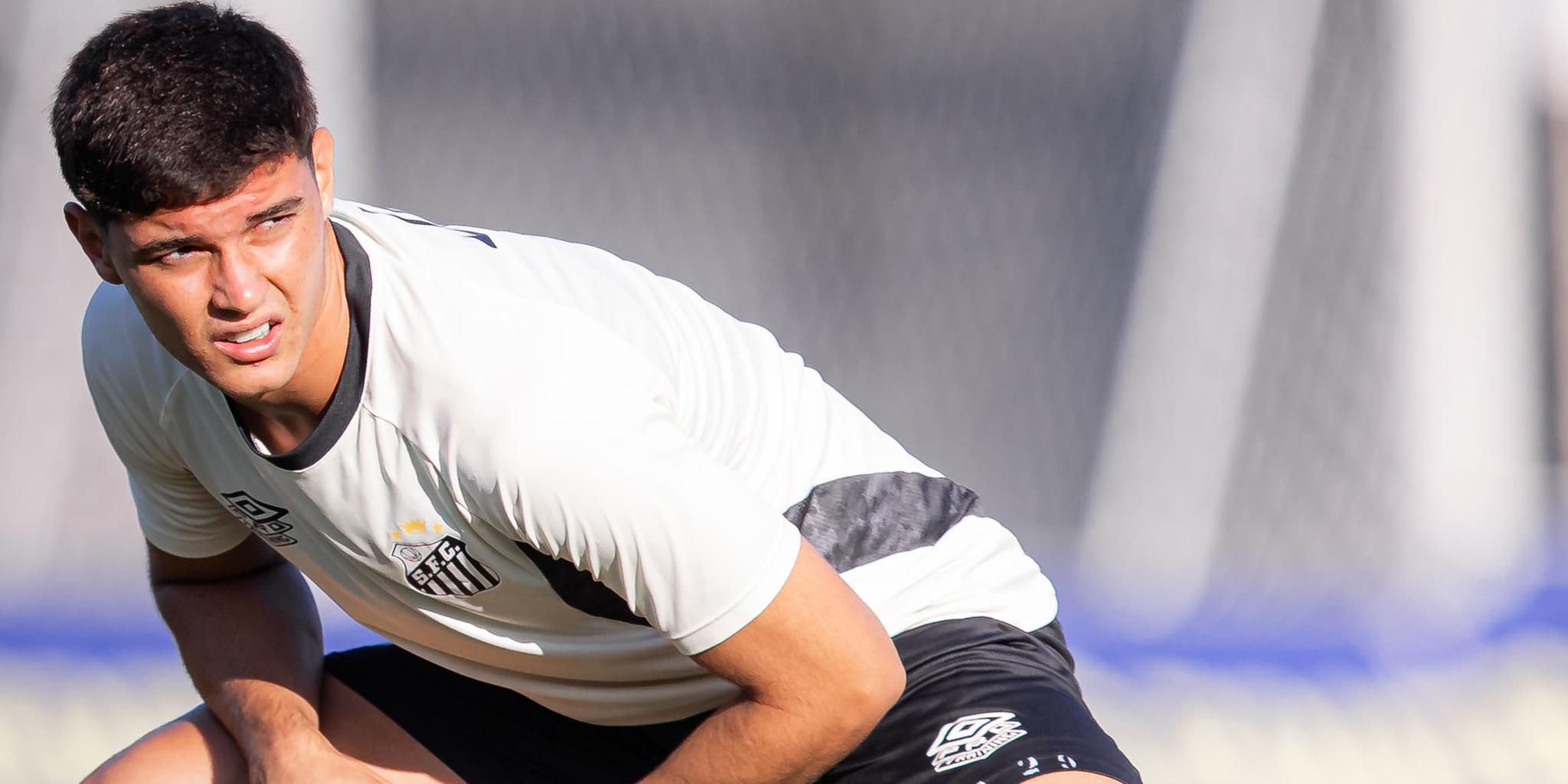 O volante Samuel Pierri, destaque da equipe sub-20, foi integrado ao elenco profissional