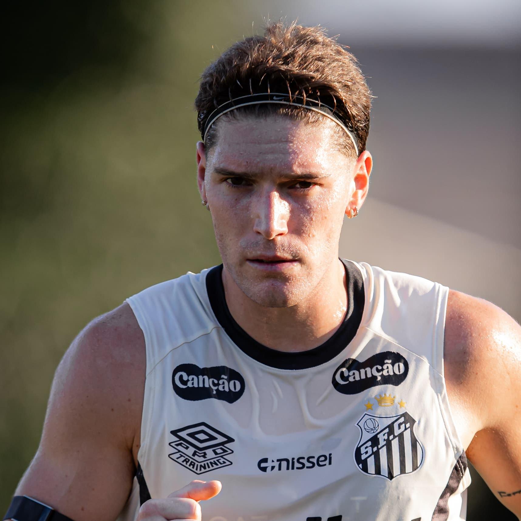 Sem Neymar, Rollheiser pode ser o responsável em armar o meio-campo santista contra o Bahia