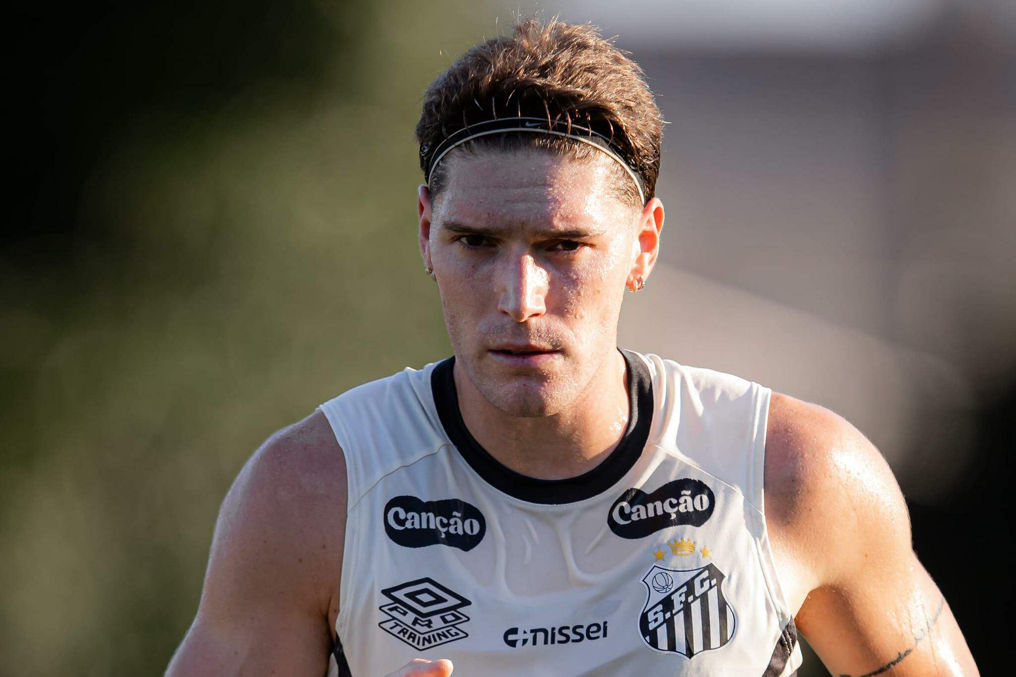 Sem Neymar, Rollheiser pode ser o responsável em armar o meio-campo santista contra o Bahia