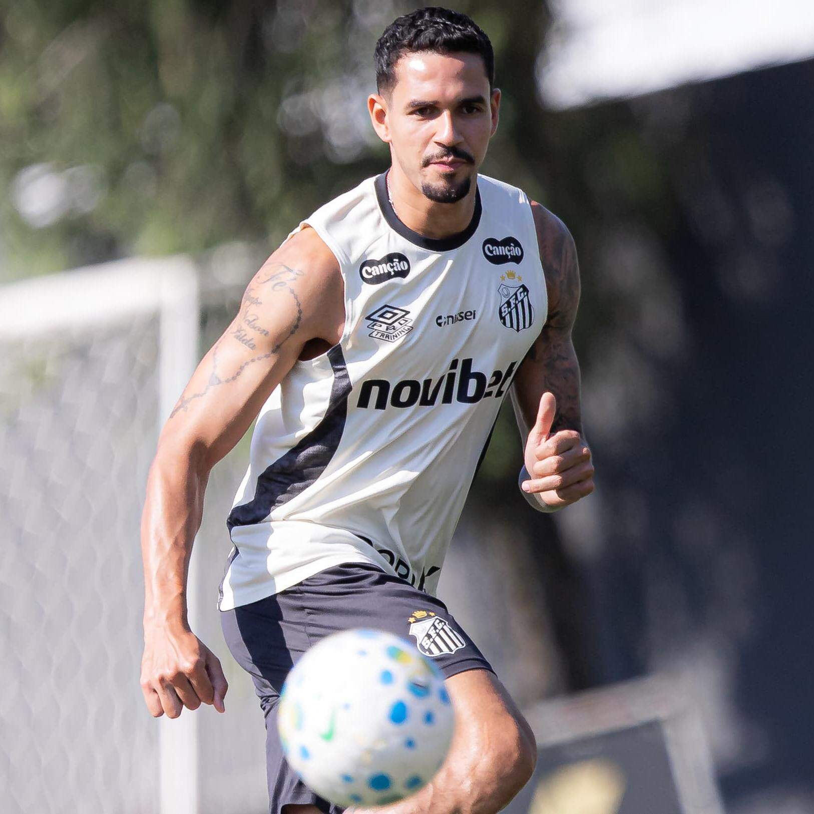 Lucas Veríssimo é presença garantida na zaga do Peixe para o confronto na Fonte Nova