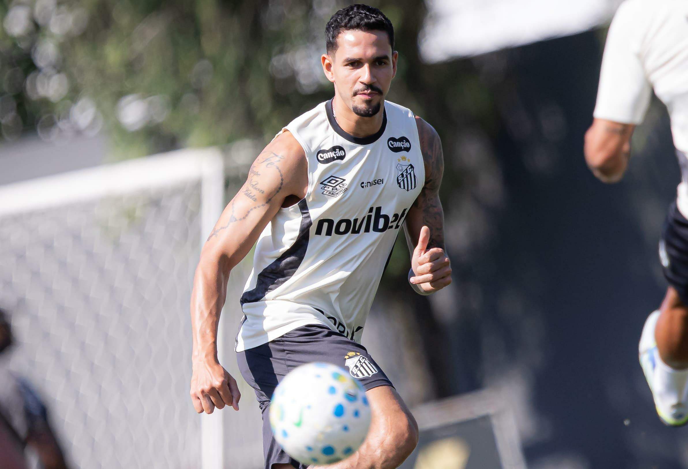 Lucas Veríssimo é presença garantida na zaga do Peixe para o confronto na Fonte Nova