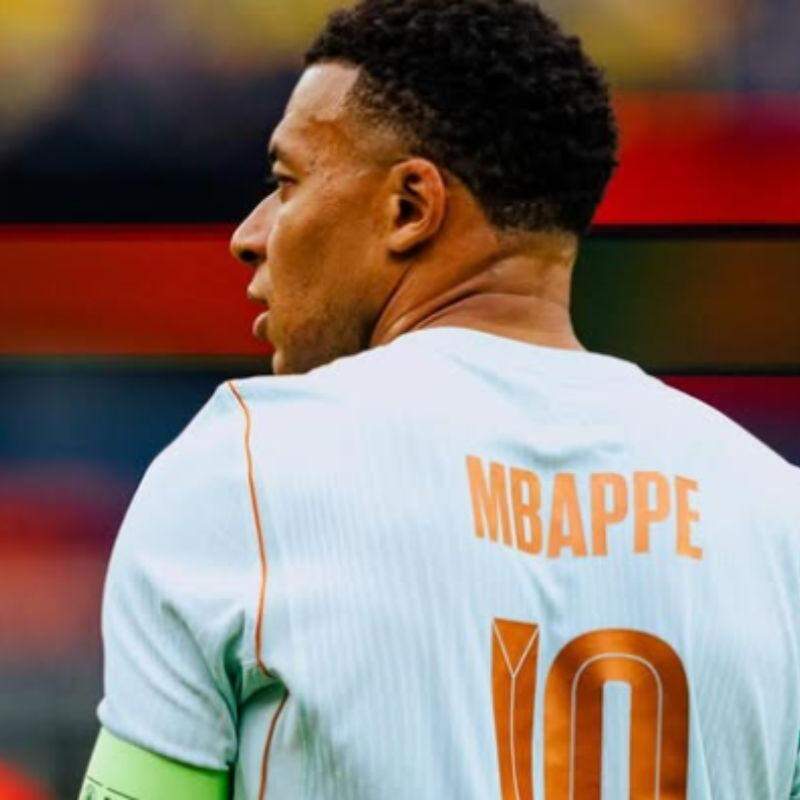 Mbappé sente desconforto em jogo do Real e corre risco de ficar fora do resto da temporada