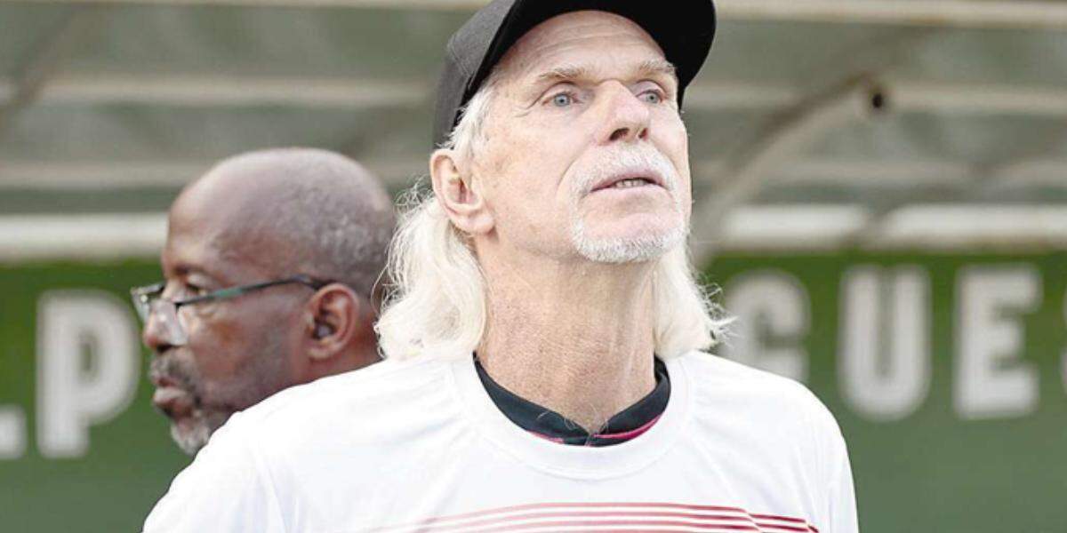 Técnico Sérgio Guedes destaca dedicação dos jogadores da Portuguesa Santista para saírem da adversidade