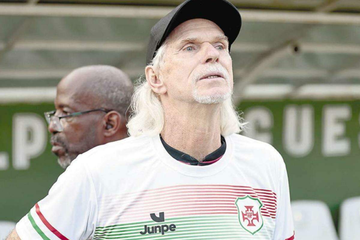 Técnico Sérgio Guedes destaca dedicação dos jogadores da Portuguesa Santista para saírem da adversidade