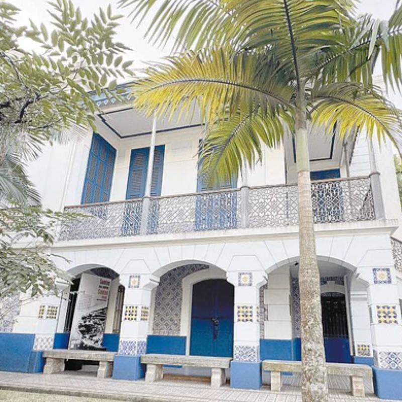 A Casa das Culturas de Santos está instalada em um casarão histórico de 1900, no Bairro Vila Nova