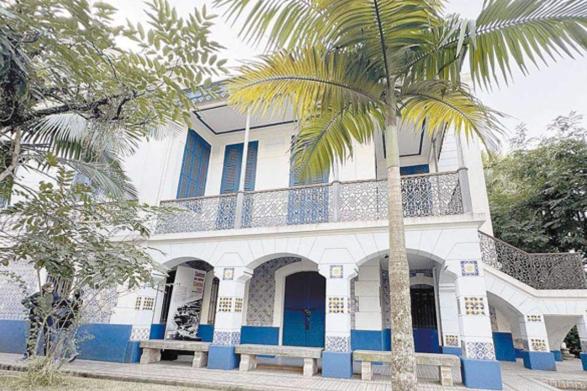 A Casa das Culturas de Santos está instalada em um casarão histórico de 1900, no Bairro Vila Nova
