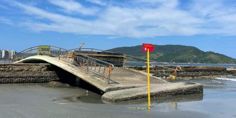 A passarela na praia de Santos ficará bloqueada para os pedestres por mais de um mês