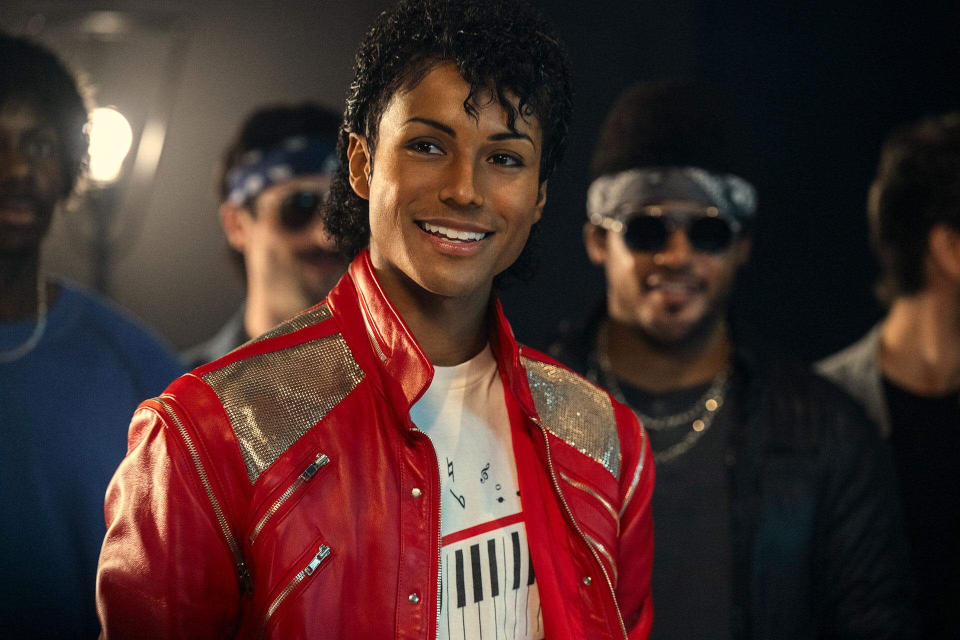 Jaafar Jackson interpreta o seu tio, Michael Jackson, com maestria