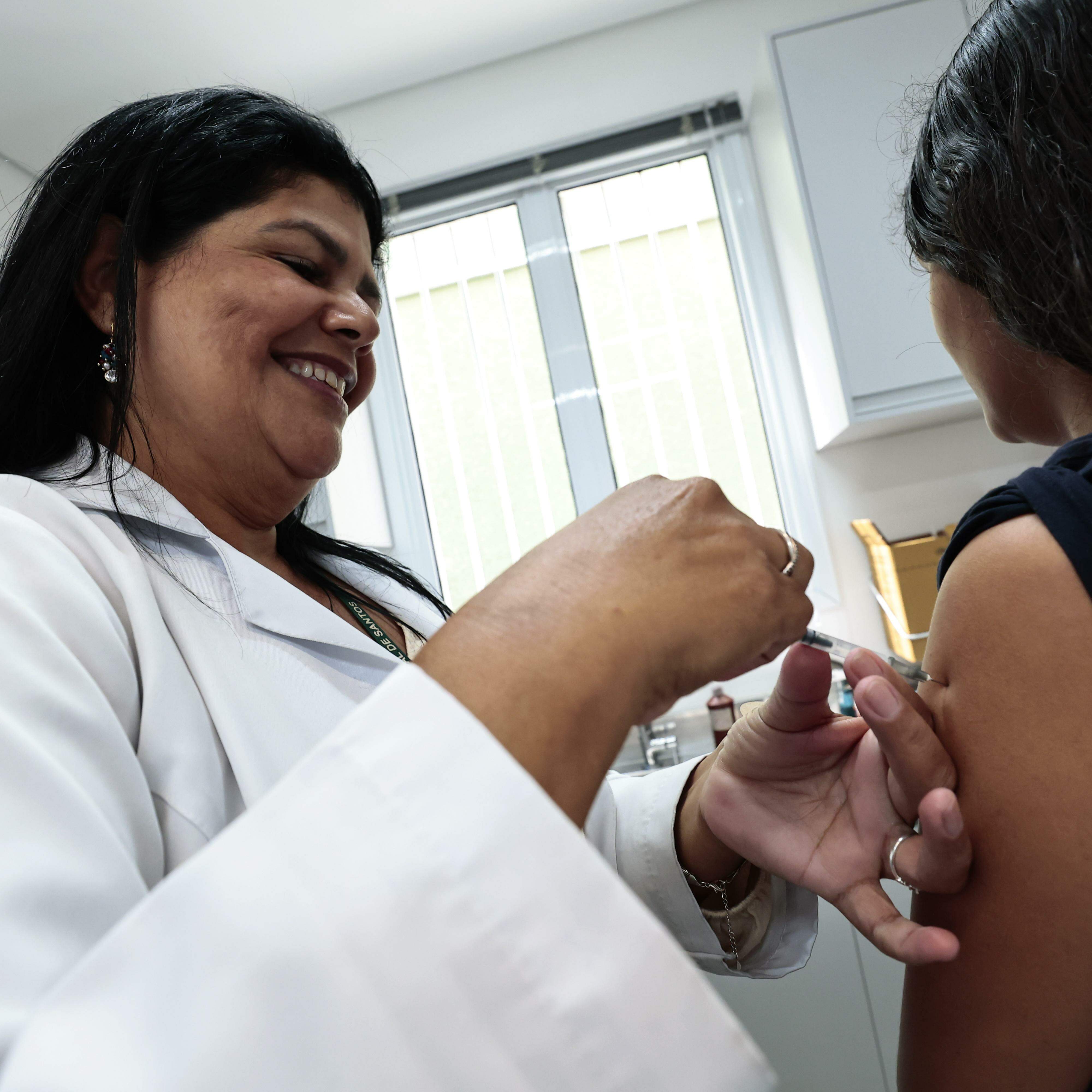 Desde o início da campanha, 49.748 doses foram aplicadas em Santos; procura é maior que em 2025