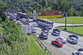 Motoristas encaram trânsito intenso na saída da Baixada Santista