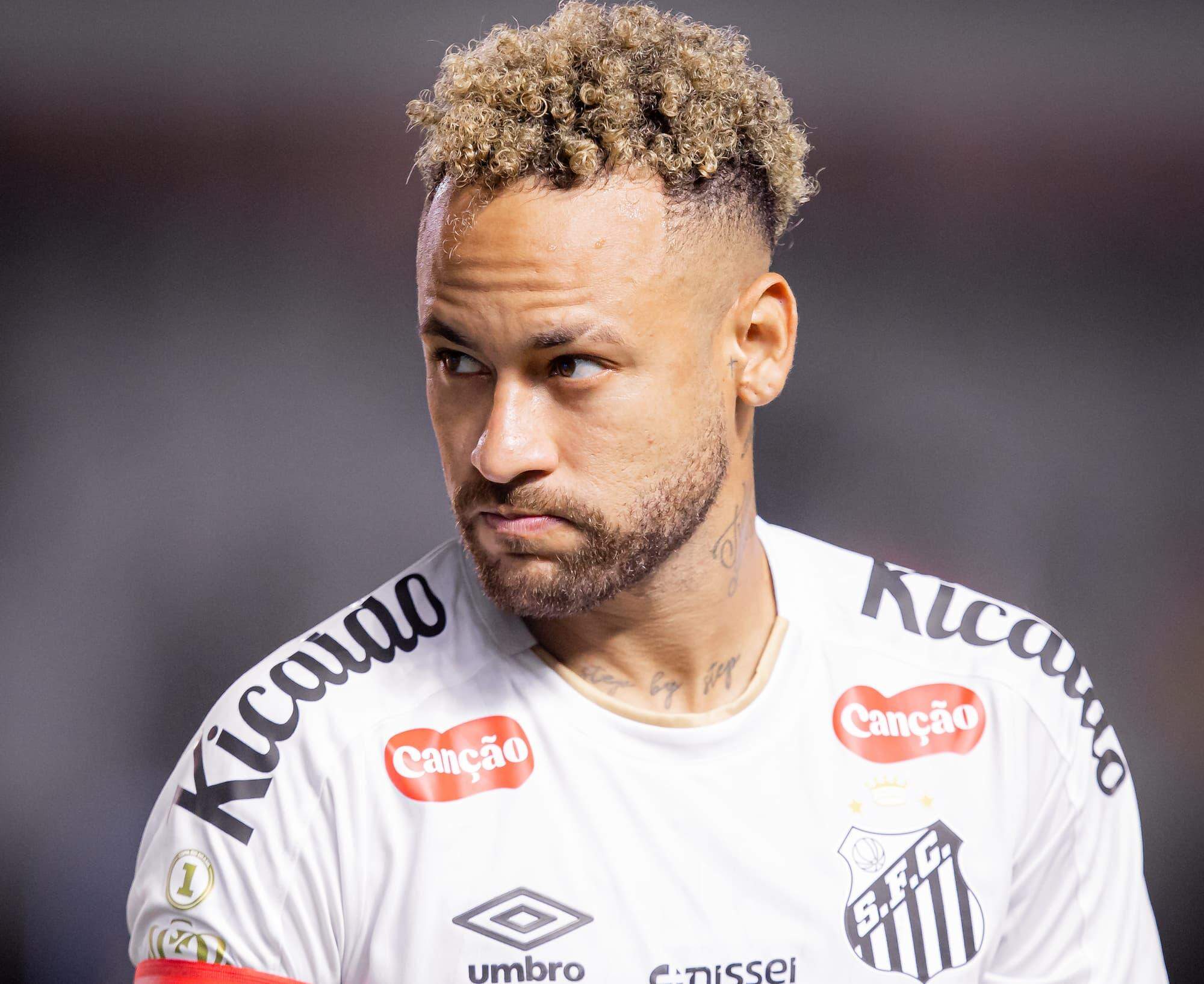 Com virose, Neymar não treina, mas viaja para jogo do Santos na Argentina