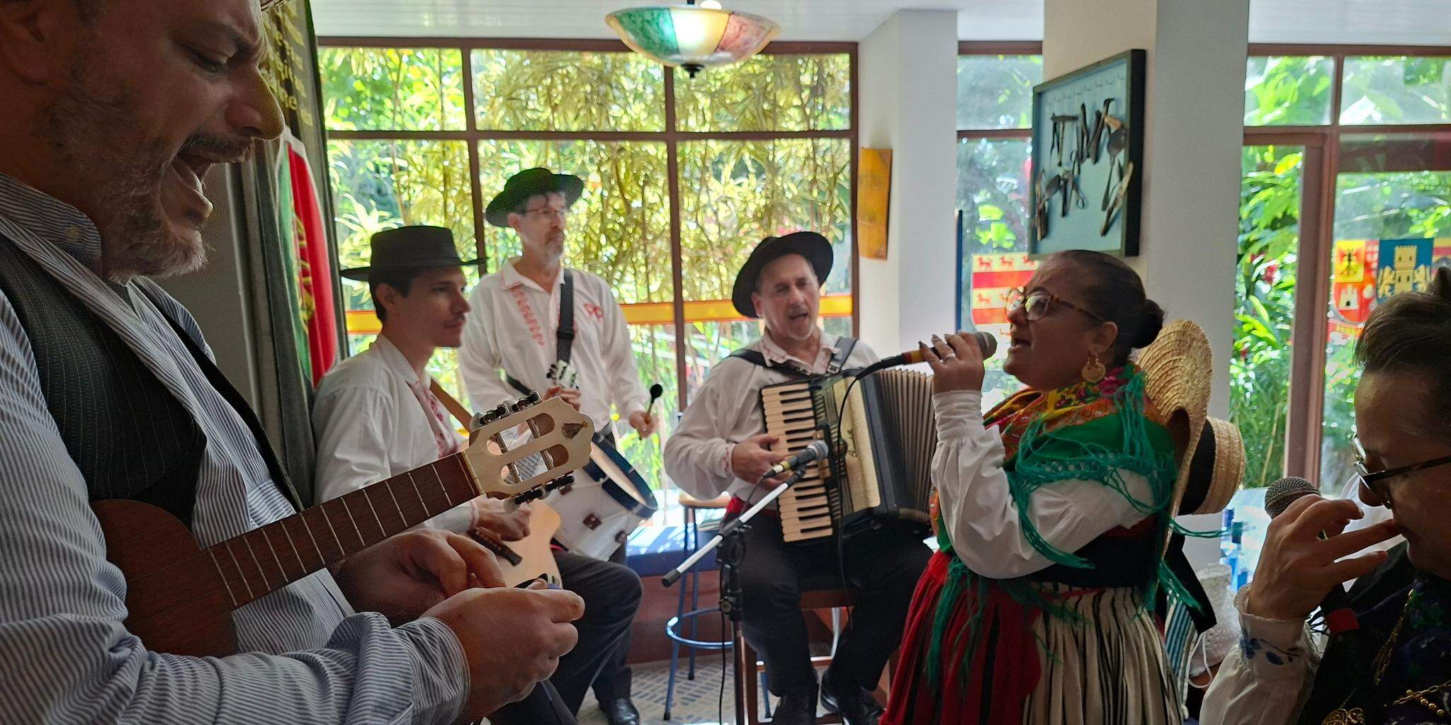Rancho Verde Gaio anima a tradição com cantorias e danças