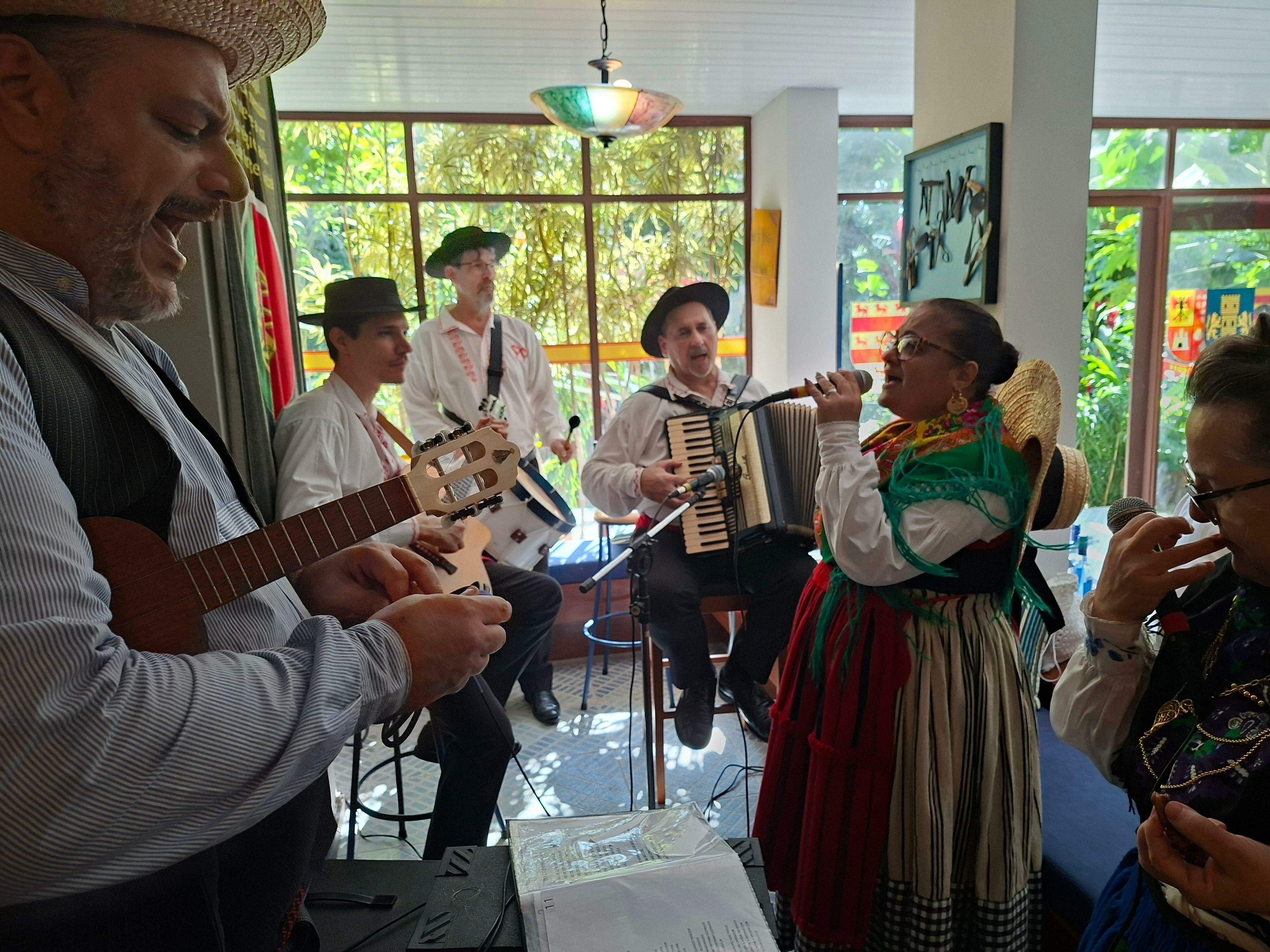 Rancho Verde Gaio anima a tradição com cantorias e danças